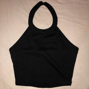 ⭐️Black loop crop top